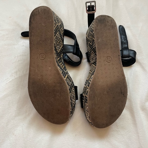 DV Dolce Vita shoes - Picture 4 of 6